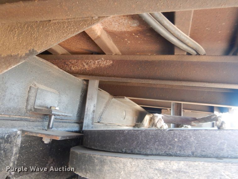 image for item FA9379 2005 International 7400  aerial lift truck