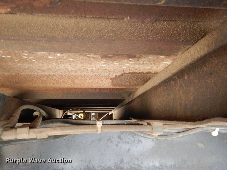 image for item FA9379 2005 International 7400  aerial lift truck