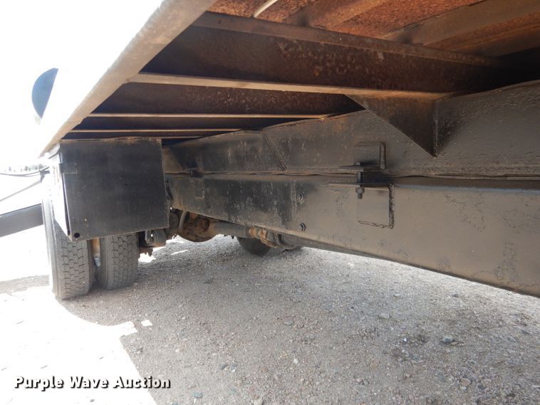 image for item FA9379 2005 International 7400  aerial lift truck