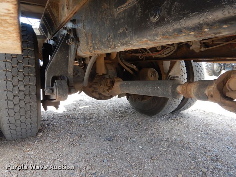 image for item FA9379 2005 International 7400  aerial lift truck