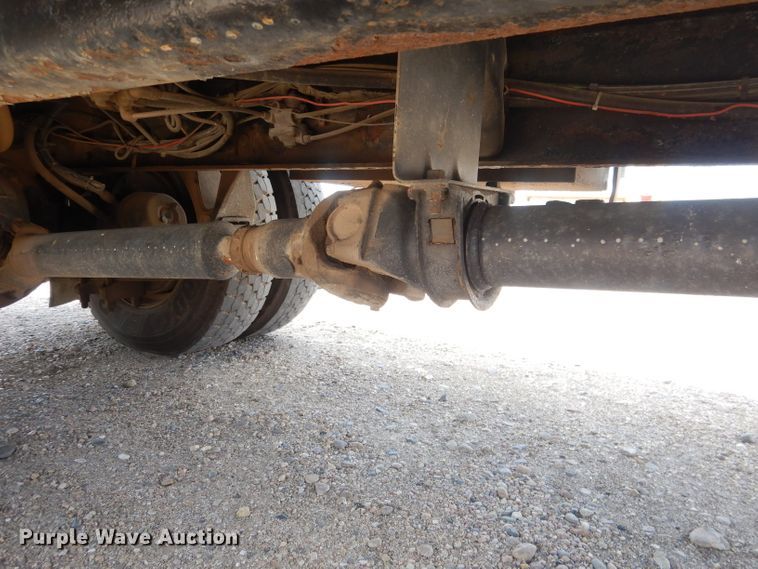 image for item FA9379 2005 International 7400  aerial lift truck