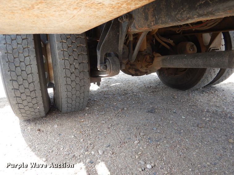 image for item FA9379 2005 International 7400  aerial lift truck