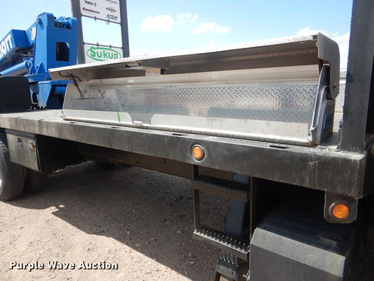 image for item FA9379 2005 International 7400  aerial lift truck