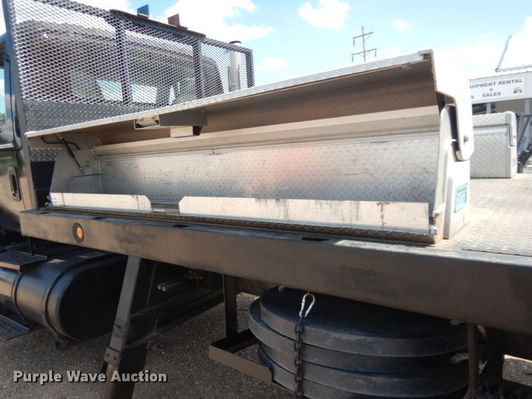 image for item FA9379 2005 International 7400  aerial lift truck