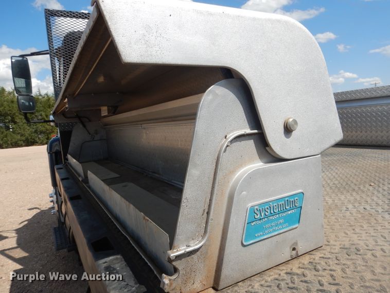 image for item FA9379 2005 International 7400  aerial lift truck