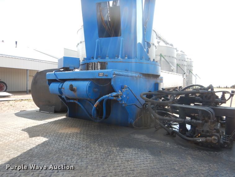 image for item FA9379 2005 International 7400  aerial lift truck