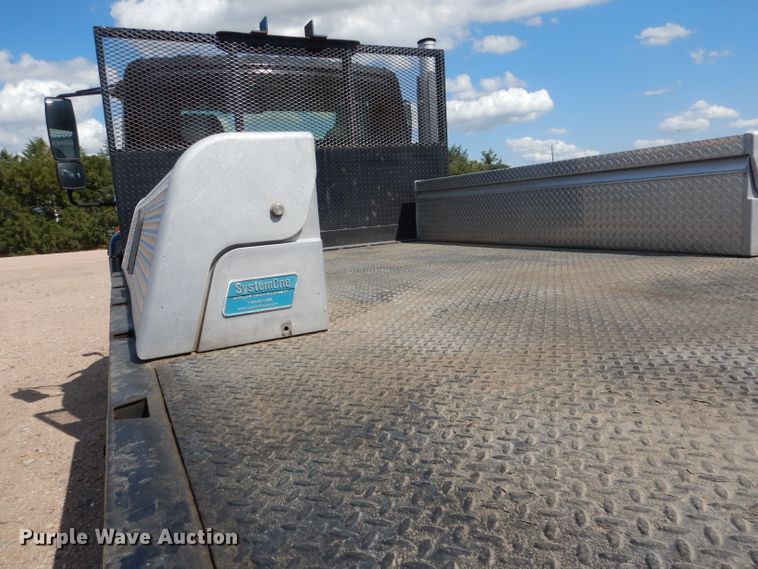 image for item FA9379 2005 International 7400  aerial lift truck