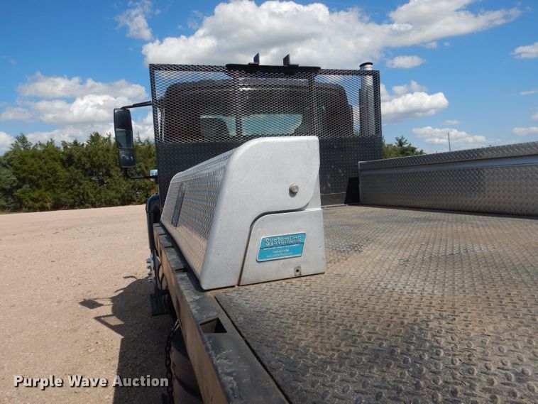 image for item FA9379 2005 International 7400  aerial lift truck