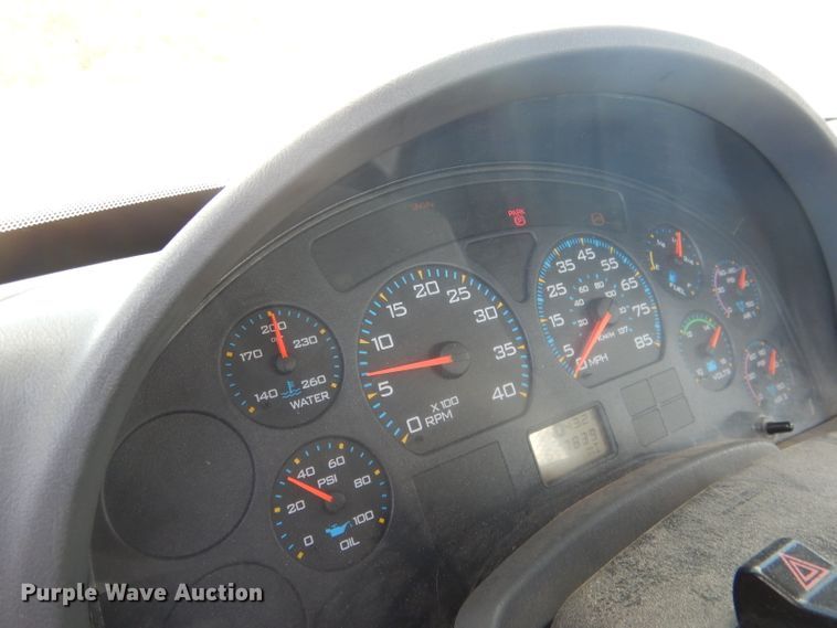 image for item FA9379 2005 International 7400  aerial lift truck