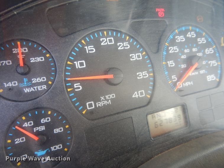 image for item FA9379 2005 International 7400  aerial lift truck