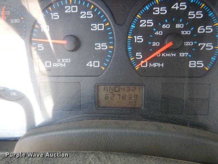 image for item FA9379 2005 International 7400  aerial lift truck