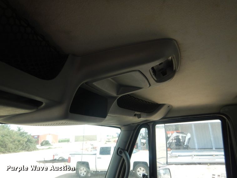 image for item FA9379 2005 International 7400  aerial lift truck