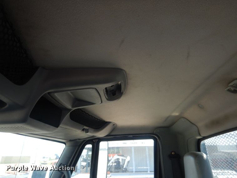 image for item FA9379 2005 International 7400  aerial lift truck