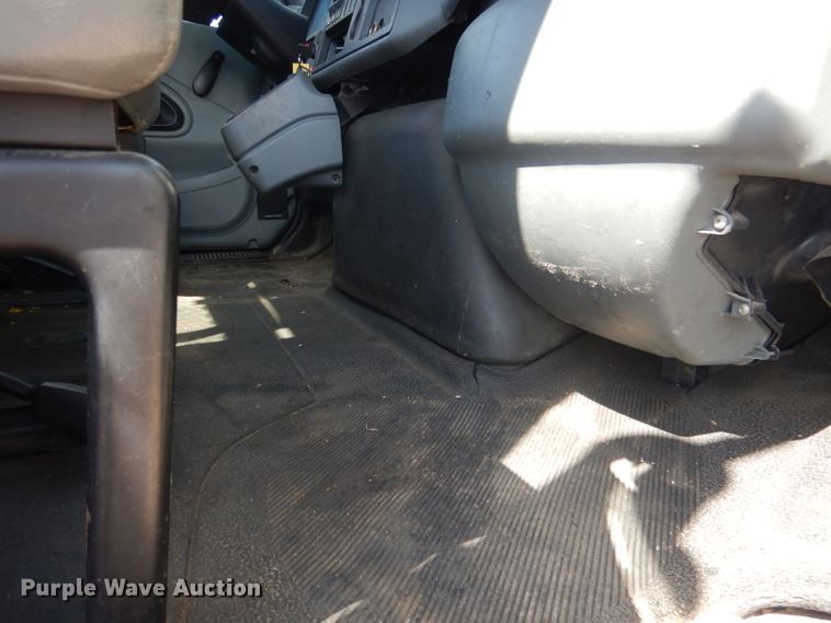 image for item FA9379 2005 International 7400  aerial lift truck