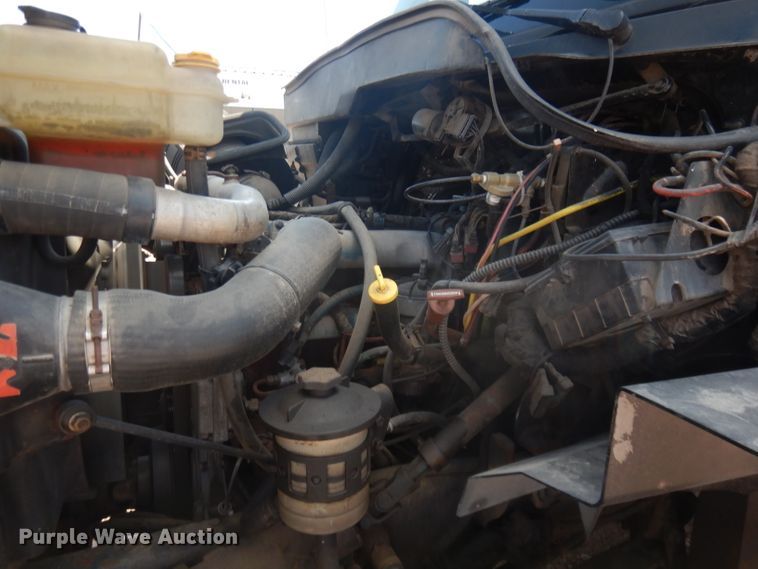 image for item FA9379 2005 International 7400  aerial lift truck