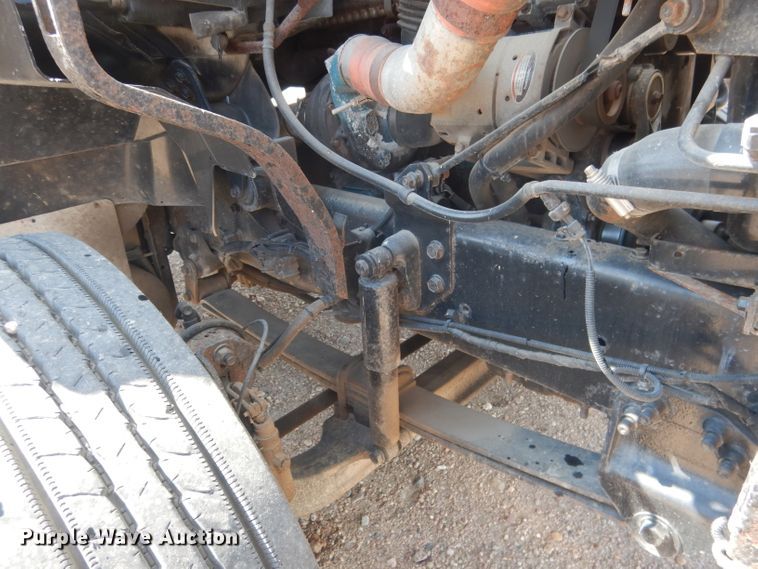 image for item FA9379 2005 International 7400  aerial lift truck