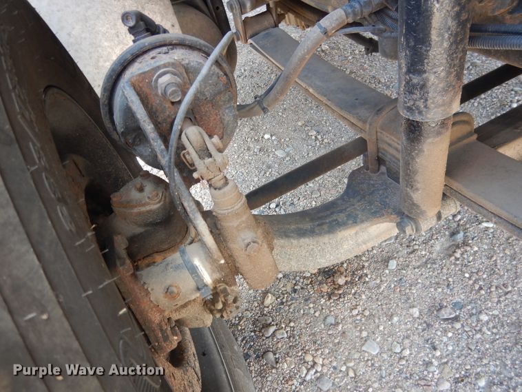 image for item FA9379 2005 International 7400  aerial lift truck