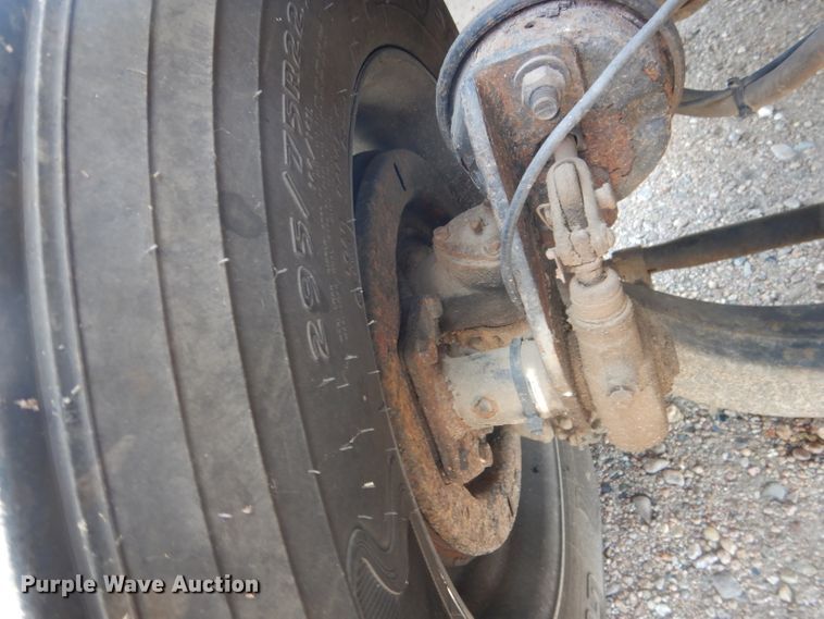 image for item FA9379 2005 International 7400  aerial lift truck