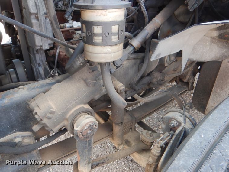 image for item FA9379 2005 International 7400  aerial lift truck