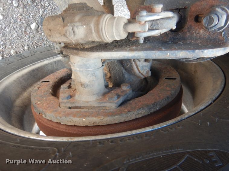 image for item FA9379 2005 International 7400  aerial lift truck