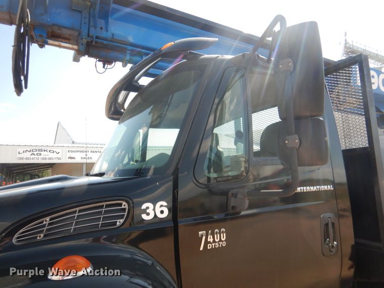 image for item FA9379 2005 International 7400  aerial lift truck