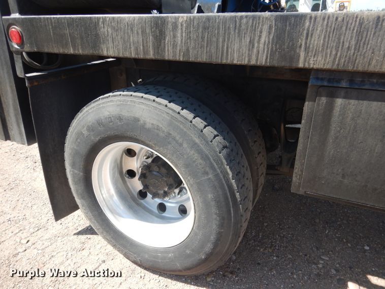 image for item FA9379 2005 International 7400  aerial lift truck