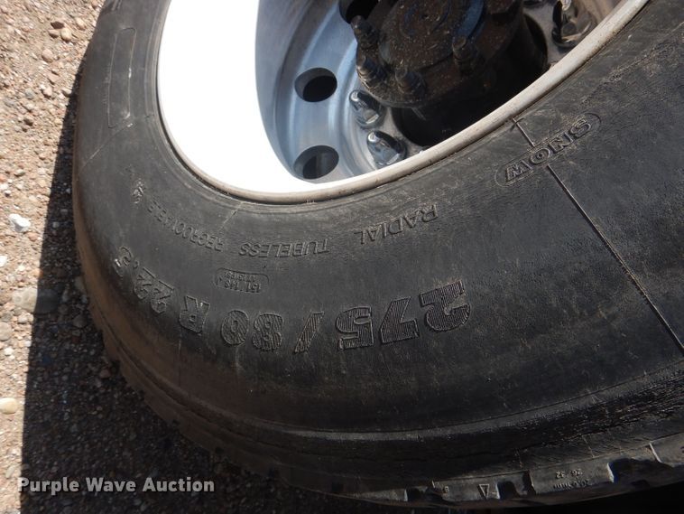 image for item FA9379 2005 International 7400  aerial lift truck