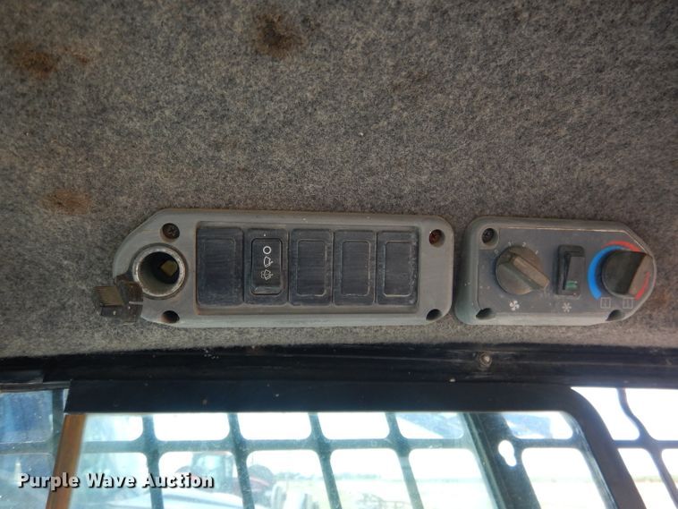 image for item FA9380 2010 Bobcat S250  skid steer loader