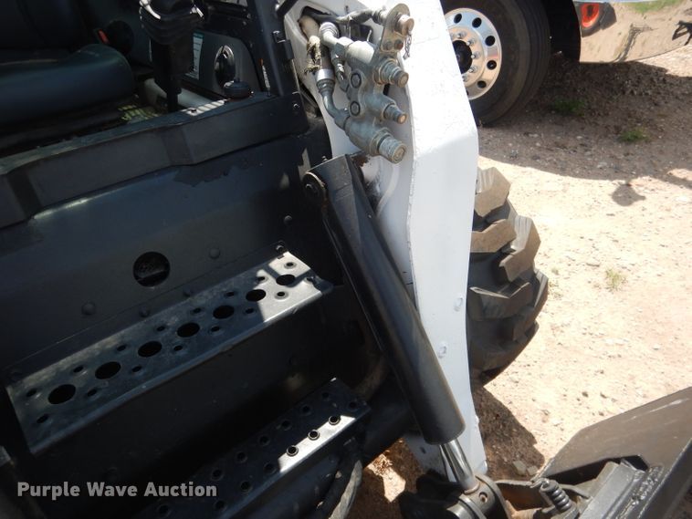 image for item FA9380 2010 Bobcat S250  skid steer loader