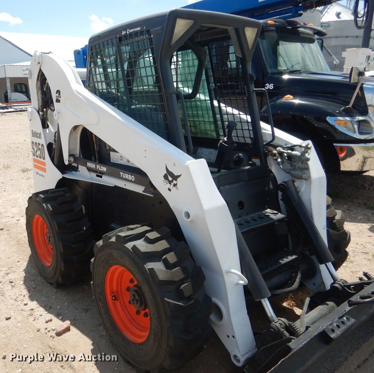 image for item FA9380 2010 Bobcat S250  skid steer loader