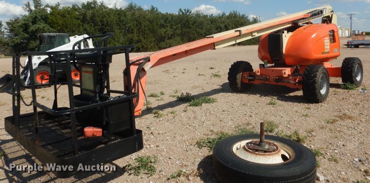 image for item FA9381 2005 JLG 600A  boom lift