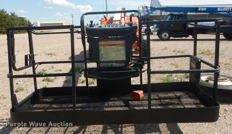 image for item FA9381 2005 JLG 600A  boom lift