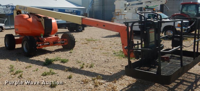 image for item FA9381 2005 JLG 600A  boom lift