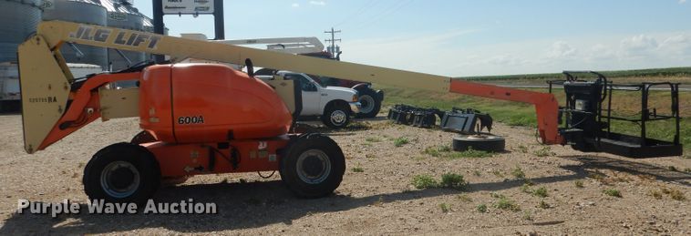 image for item FA9381 2005 JLG 600A  boom lift
