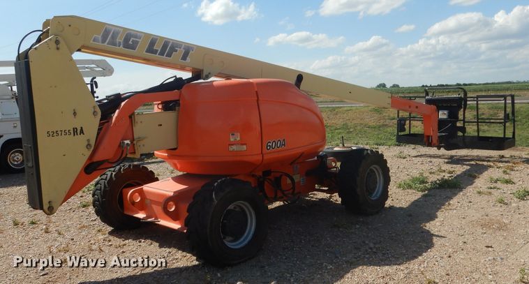 image for item FA9381 2005 JLG 600A  boom lift