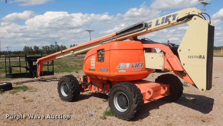 image for item FA9381 2005 JLG 600A  boom lift