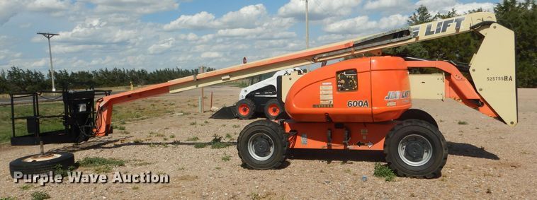 image for item FA9381 2005 JLG 600A  boom lift