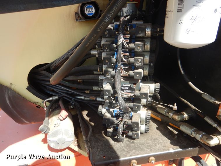 image for item FA9381 2005 JLG 600A  boom lift