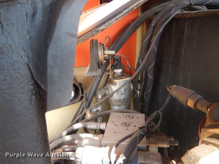 image for item FA9381 2005 JLG 600A  boom lift