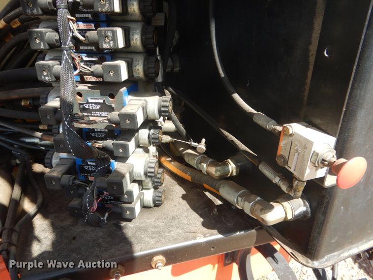 image for item FA9381 2005 JLG 600A  boom lift