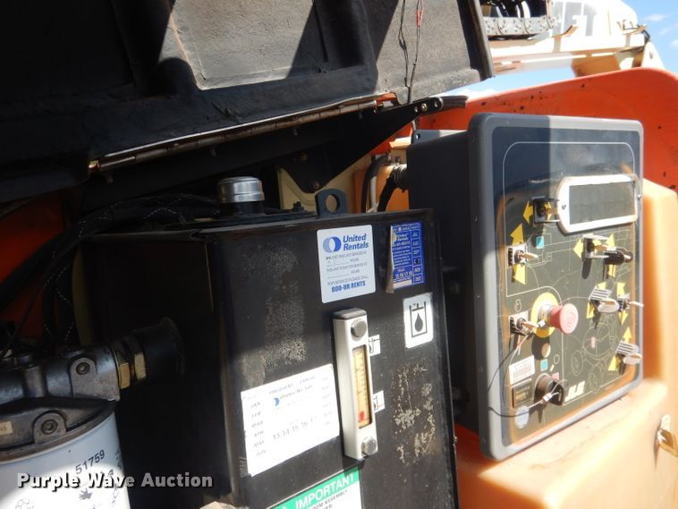 image for item FA9381 2005 JLG 600A  boom lift