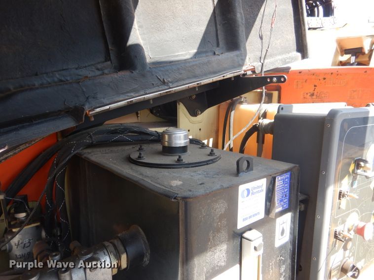 image for item FA9381 2005 JLG 600A  boom lift