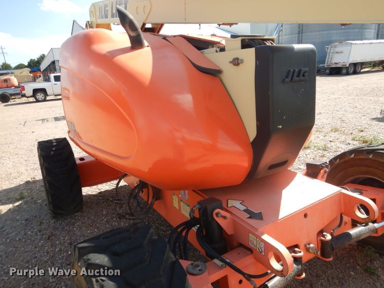 image for item FA9381 2005 JLG 600A  boom lift