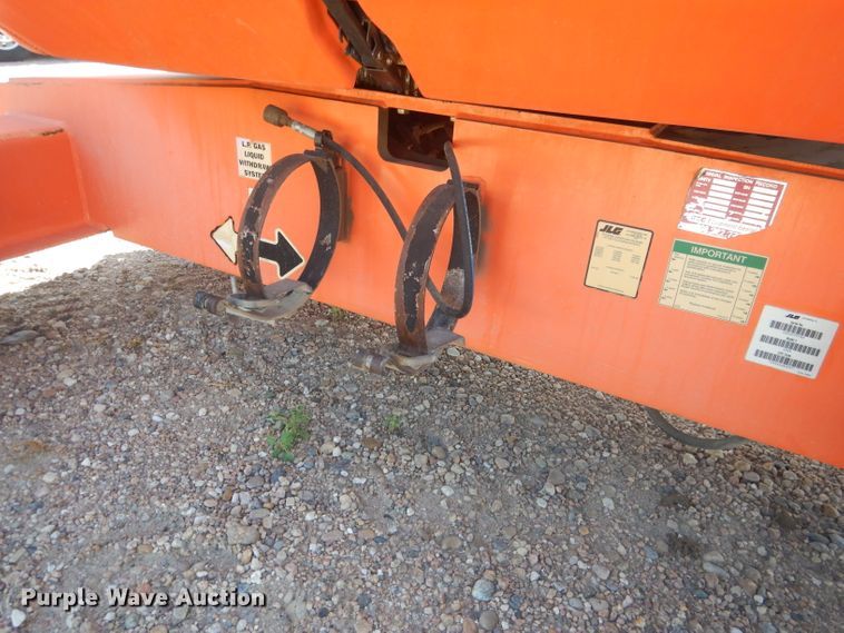 image for item FA9381 2005 JLG 600A  boom lift