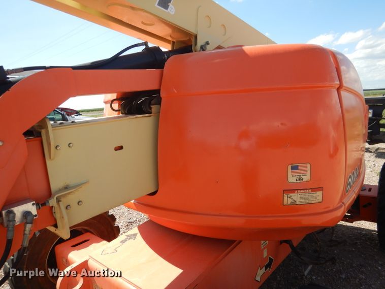 image for item FA9381 2005 JLG 600A  boom lift