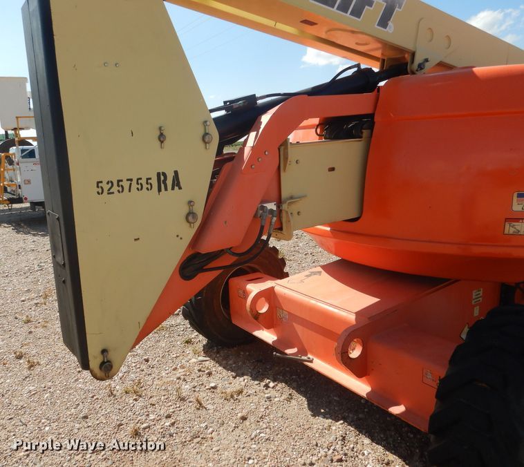 image for item FA9381 2005 JLG 600A  boom lift