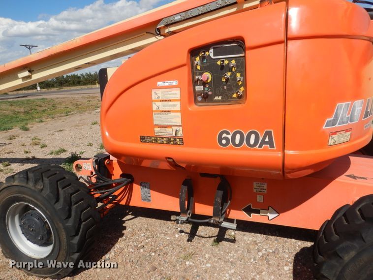 image for item FA9381 2005 JLG 600A  boom lift