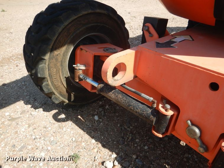 image for item FA9381 2005 JLG 600A  boom lift