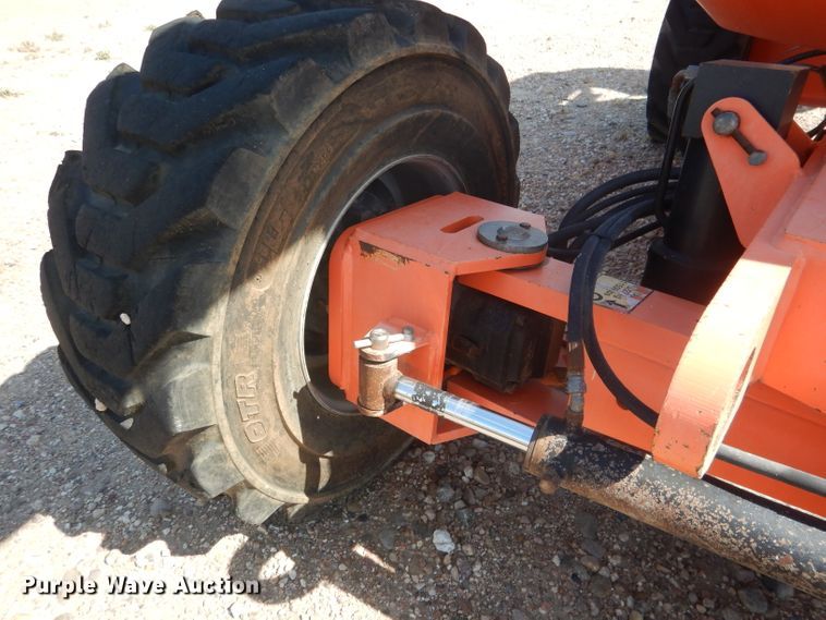 image for item FA9381 2005 JLG 600A  boom lift