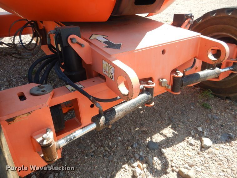 image for item FA9381 2005 JLG 600A  boom lift